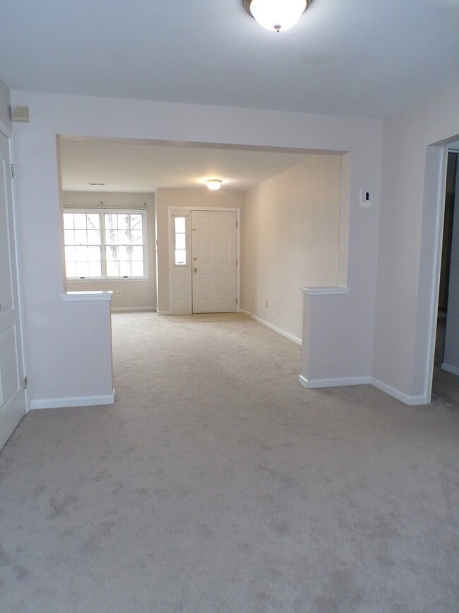 Living/family room - 302 Windsor Pl