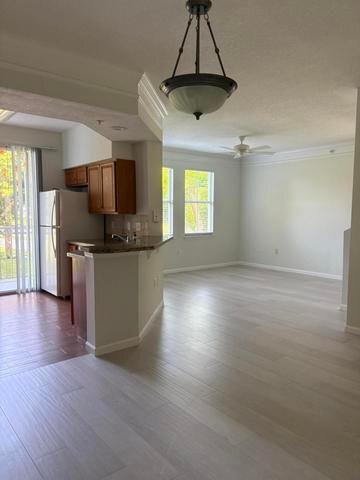 Foto del edificio - 2050 Alta Meadows Ln