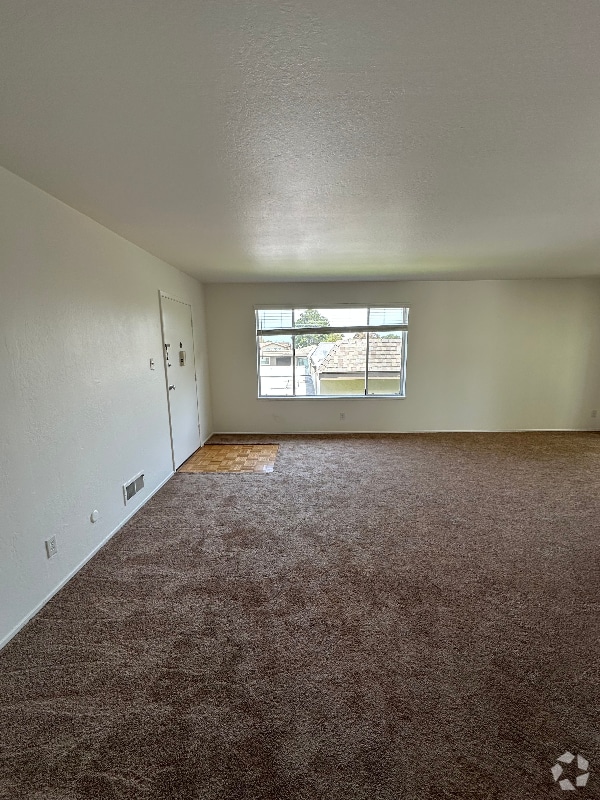 Building Photo - 472 Lincoln Cir