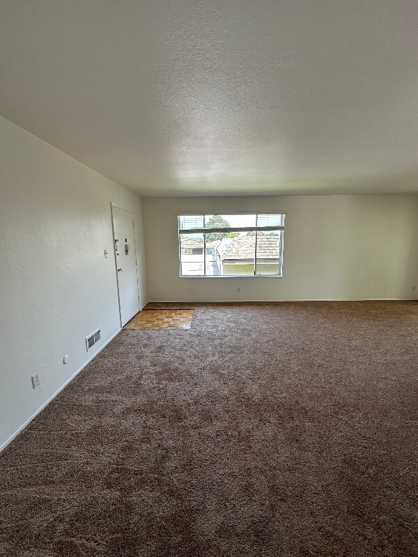 Primary Photo - 472 Lincoln Cir