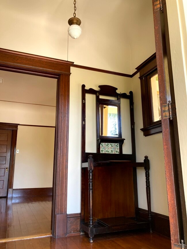 Entry - 264 N 13th St