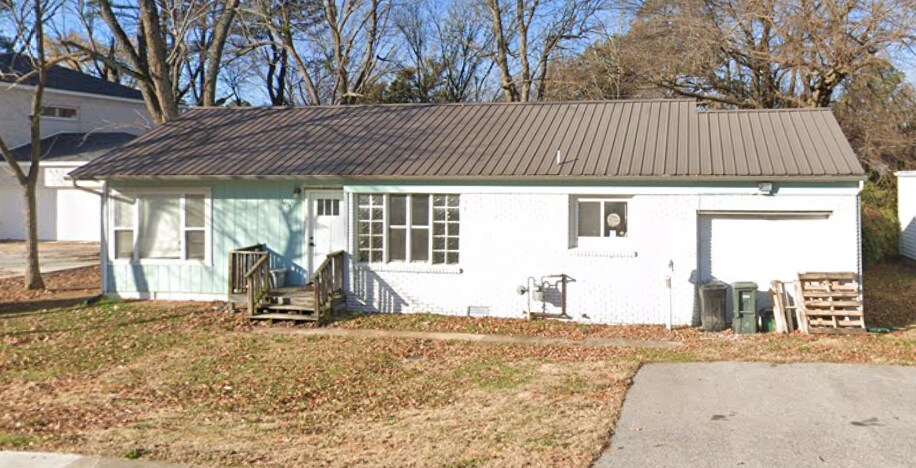 Primary Photo - 1631 N Garland Ave