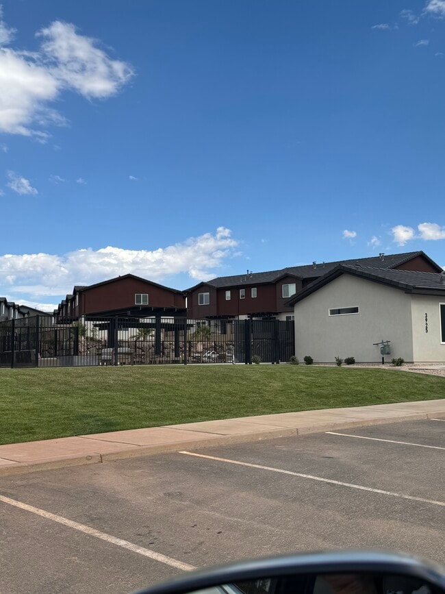 Building Photo - 3937 E Razor Dr