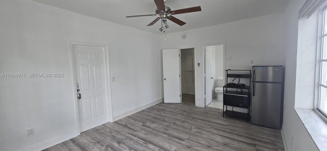 Foto del edificio - 8430 Harding Ave