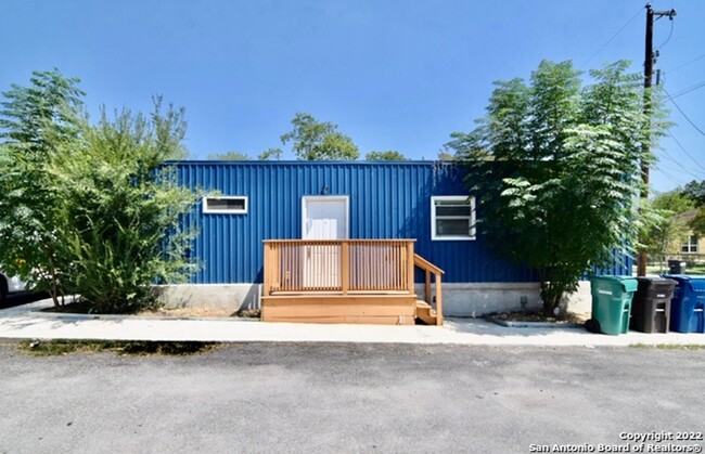 Building Photo - 1033 Rivas St