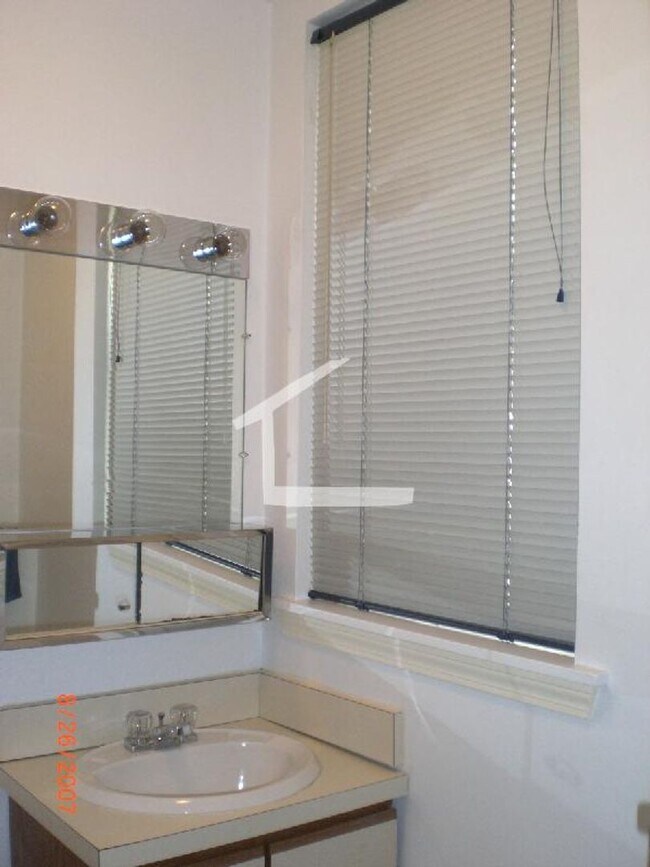 Foto del edificio - Newly renovated 3 bedroom 2 bath