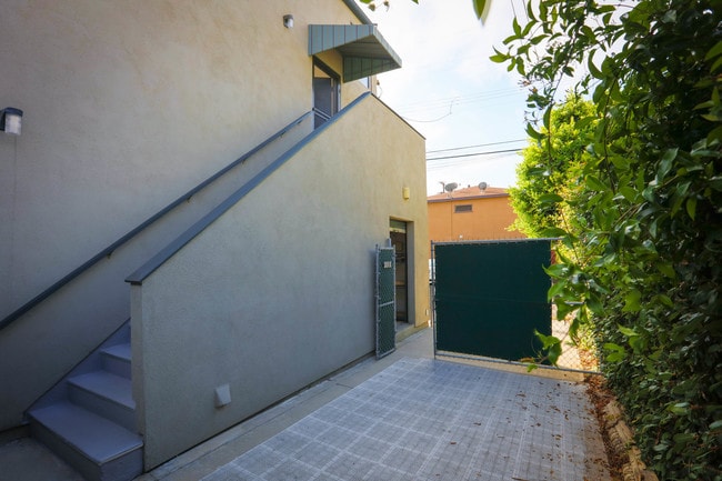 private patio for apartment only - 3016 Ruskin St