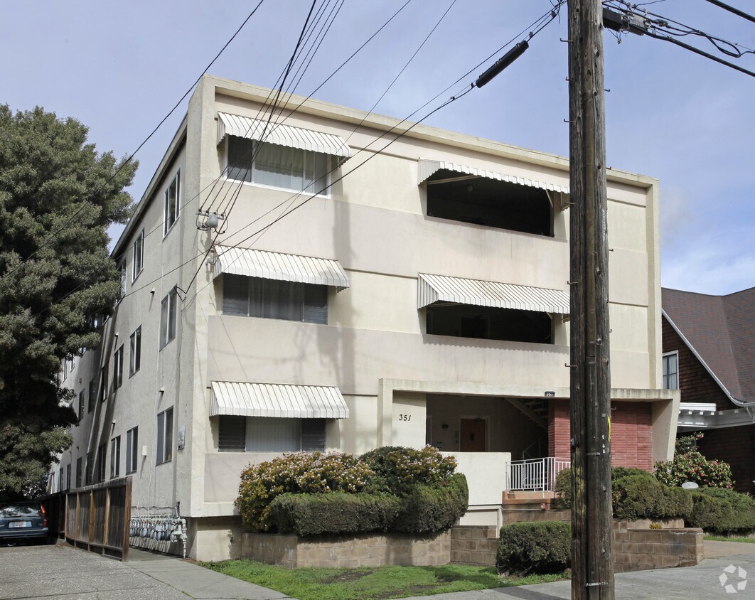 Building Photo - 351 Hanover Ave