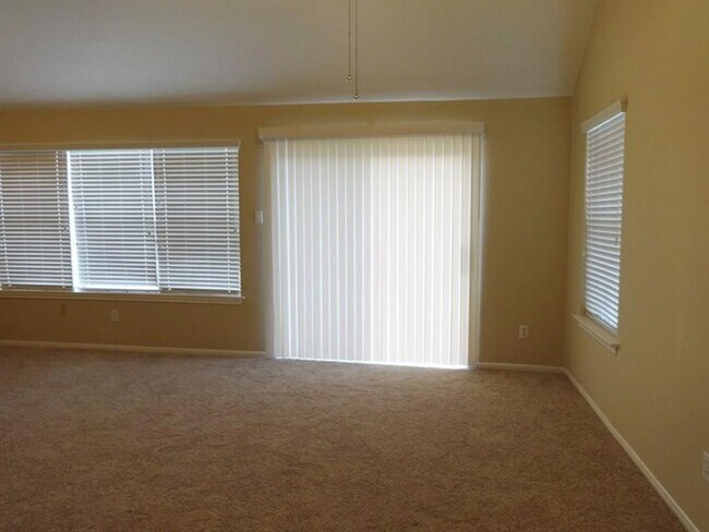 Foto del edificio - 13318 Hilltop Cir