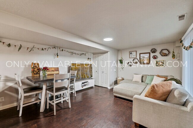 Foto del edificio - 1660 Willowbrook Dr