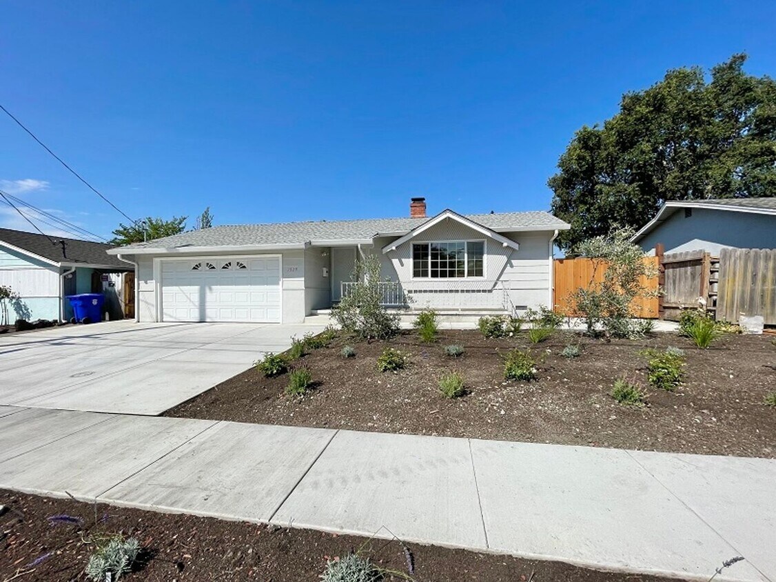 Primary Photo - Three Bedroom Single Level Napa Home