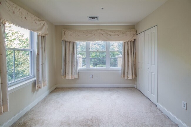 Foto del edificio - 318 Rindge Ave