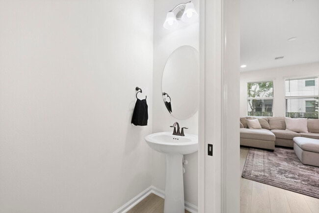 Foto del edificio - 16461 Millenium Ct