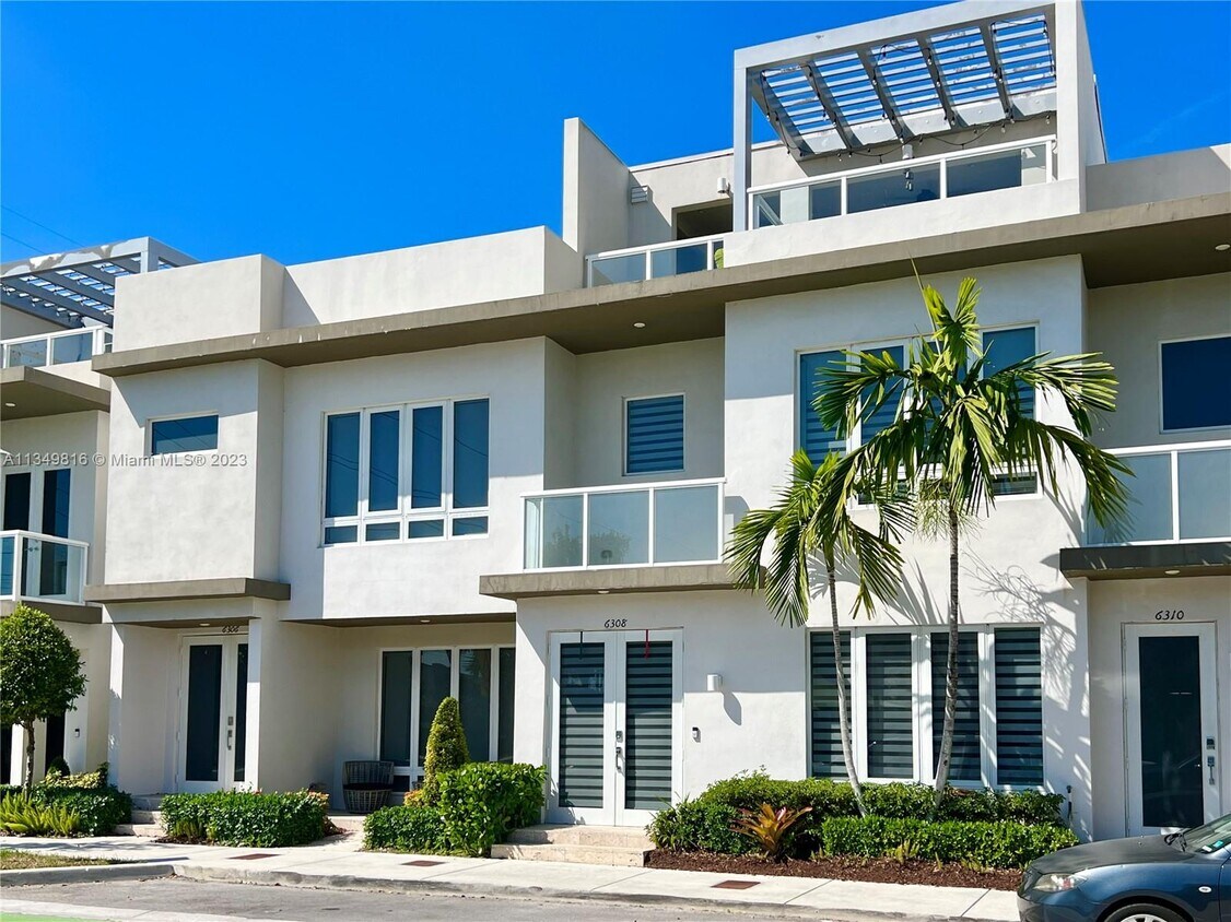 6308 NW 104th Path, Medley, FL 33178 Townhome Rentals in Medley FL