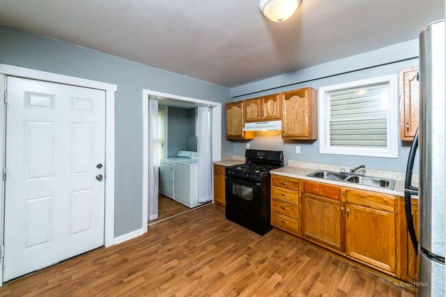 Foto del edificio - 8213 S Houston Ave