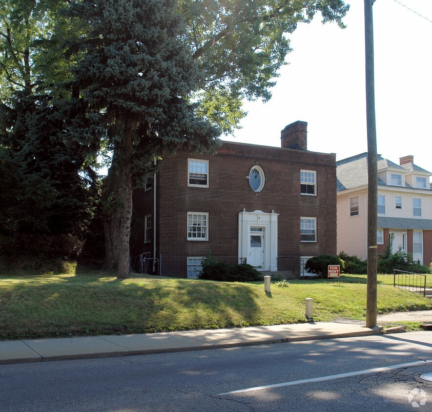 Building Photo - 1312 Cleveland Ave NW