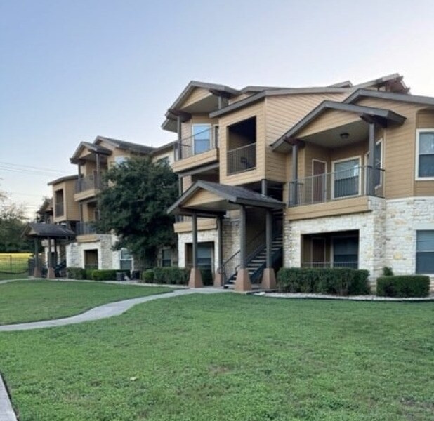 Foto del edificio - Dakota Ranch Student Apartments