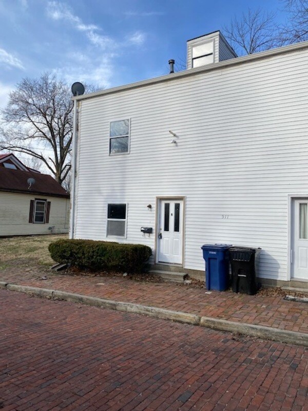 511 Abend St Unit B, Belleville, IL 62220 Condo for Rent in