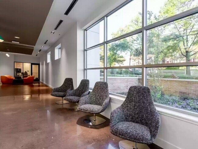 Foto del edificio - 4001 S Capitol St SW