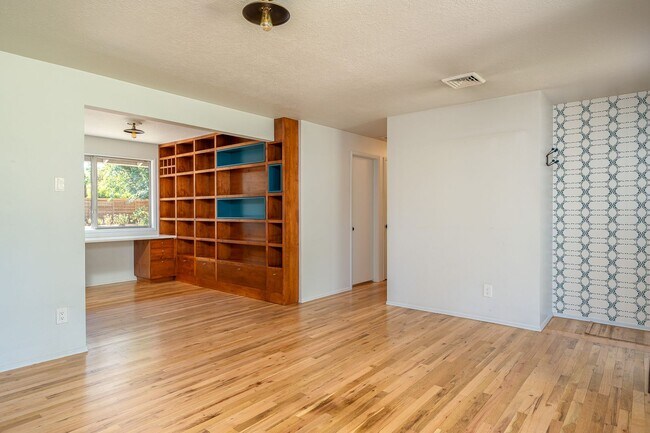 Foto del edificio - Charming Mid-Century Home in Lake Oswego School District