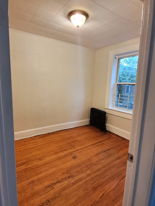Building Photo - 122 Bergen Ave