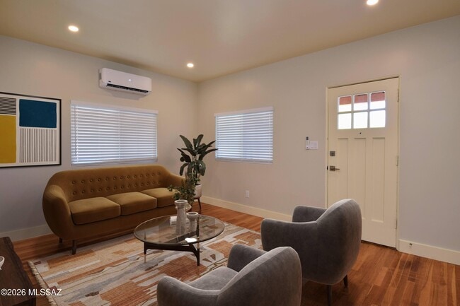 Foto del edificio - 130 N Cherry Ave