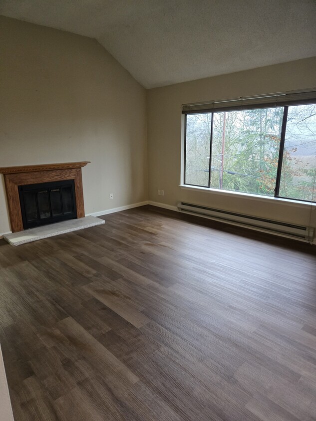 Family room with fireplace - 3740 Lake Washington Blvd SE