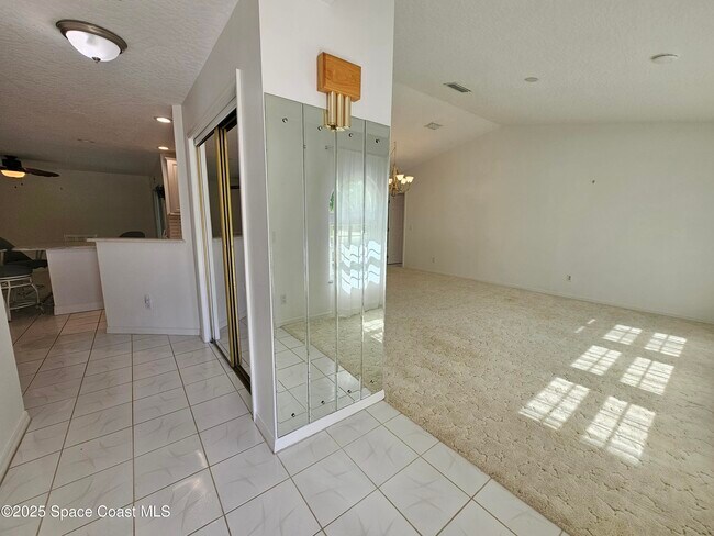 Foto del edificio - 832 Newfound Harbor Dr
