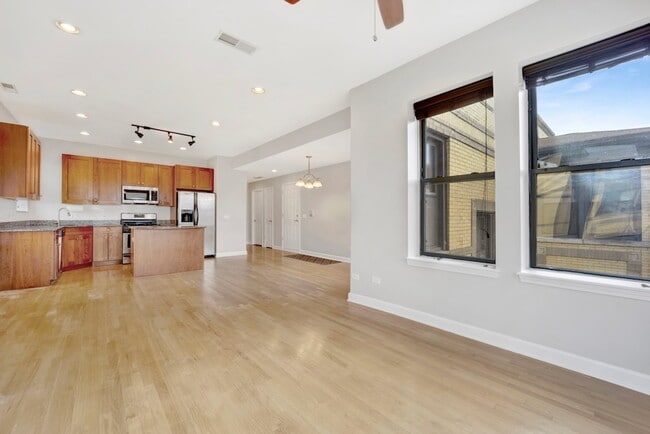 Building Photo - 4840 N Kimball Ave