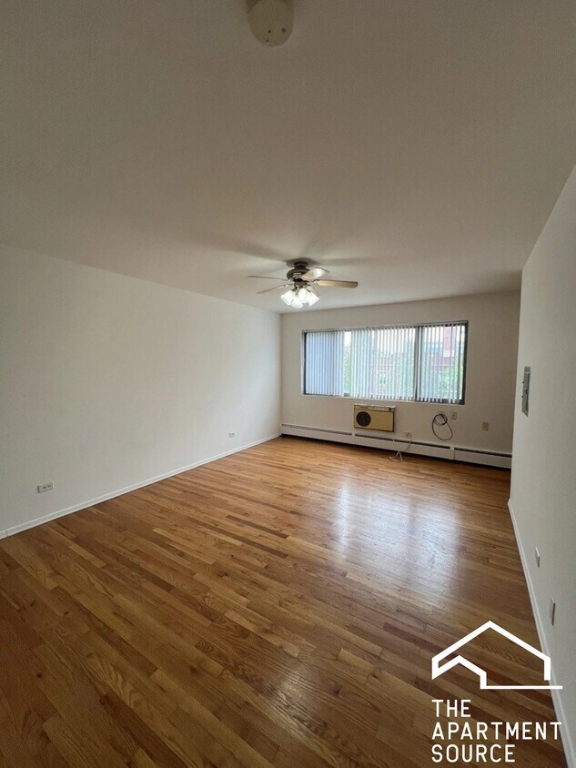 Foto principal - 6250 N Kenmore Ave