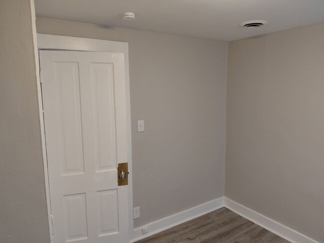 Foto del edificio - 2467 S Burrell St