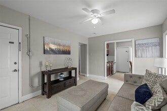 Building Photo - 814 3rd Ave N