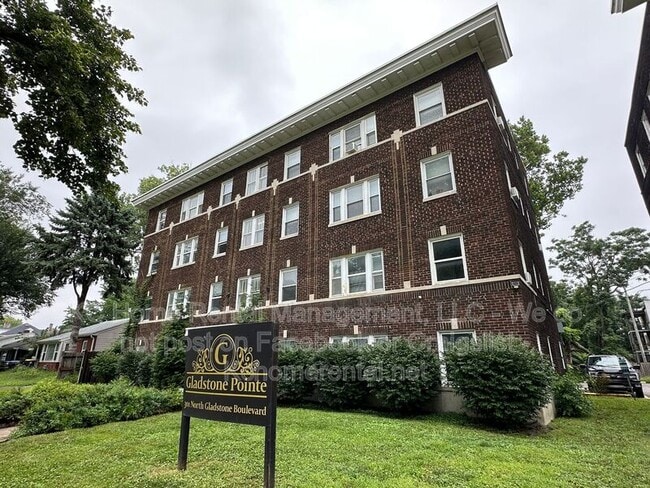 Building Photo - 305-307 N Gladstone Blvd