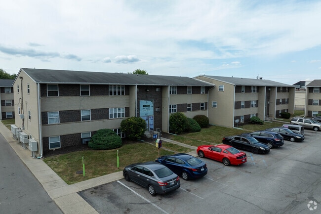 Building Photo - The Courts Apartment Homes
