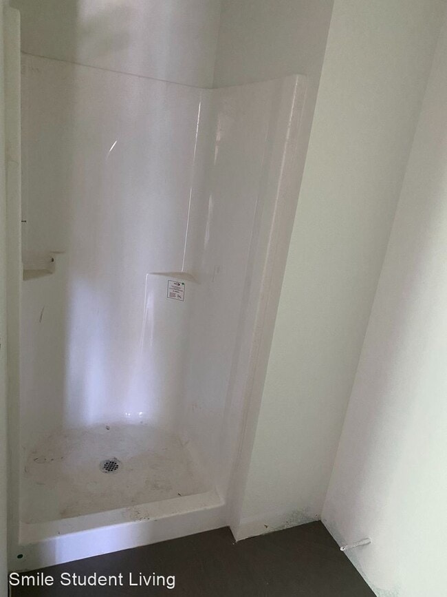 Building Photo - 4 br, 4 bath Room For Rent - 103 E. John