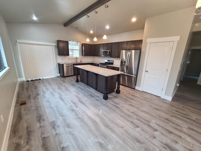 Foto del edificio - 16680 Cabin Lake Ln