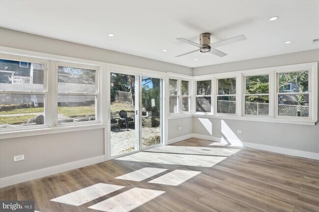 Foto del edificio - 503 Hilltop Ln