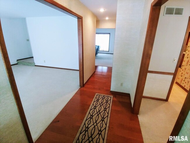 Building Photo - 4425 Aspen Hills Cir