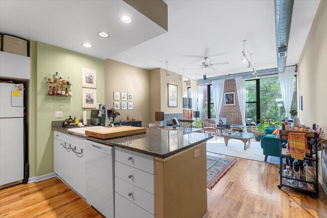 Foto del edificio - 2943 N Lincoln Ave