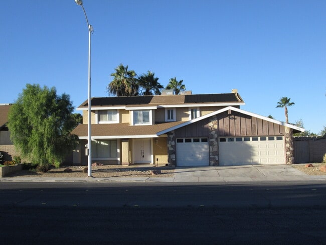 Building Photo - HURRY AND GET THIS POOL PROPERTY BEFORE TH...