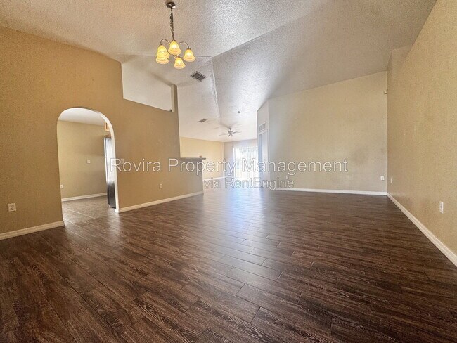 Foto del edificio - 5536 Sycamore Canyon Dr