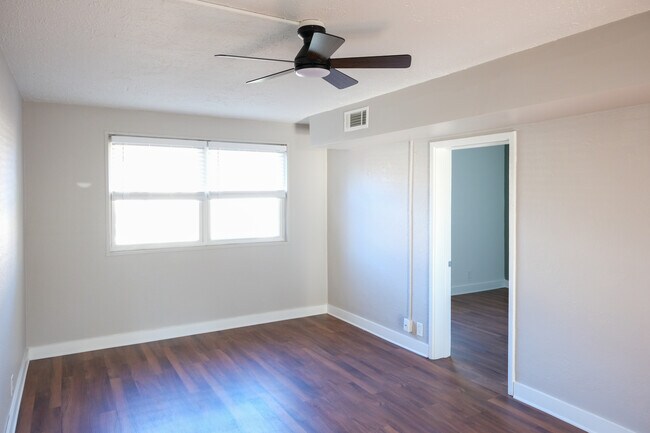 Modelo de 2 habitaciones y 1 baño - West End Commons