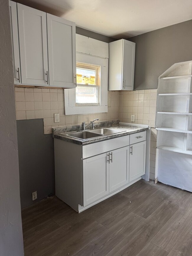 Building Photo - 2 Bedroom Home In Warren