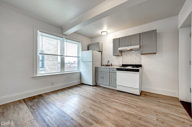Foto del edificio - 1349 W 81st St