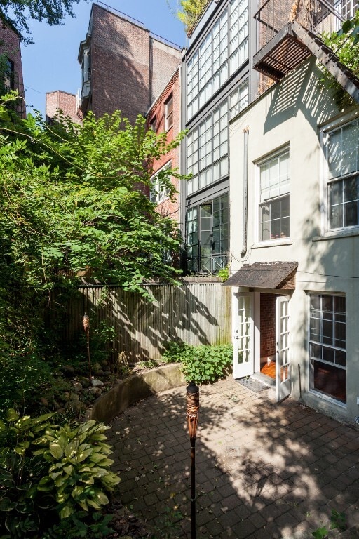 Foto del edificio - 350 W 21st St