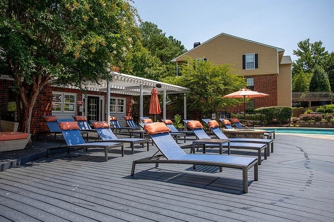 Poolside Lounge at Autumn Ridge - Autumn Ridge