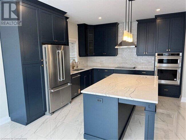 Building Photo - 550 Balsam Poplar St