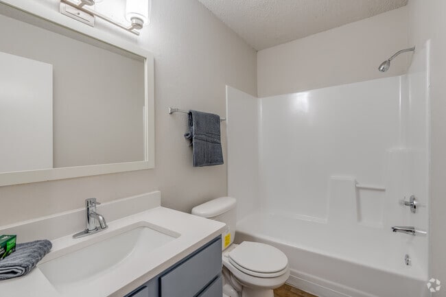 3BR, 2BA - 1100SF - Restroom - The Arden Overlook