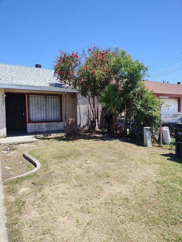 8007 68th Ave Unit 68th 2, Sacramento, CA 95828 Room for Rent in