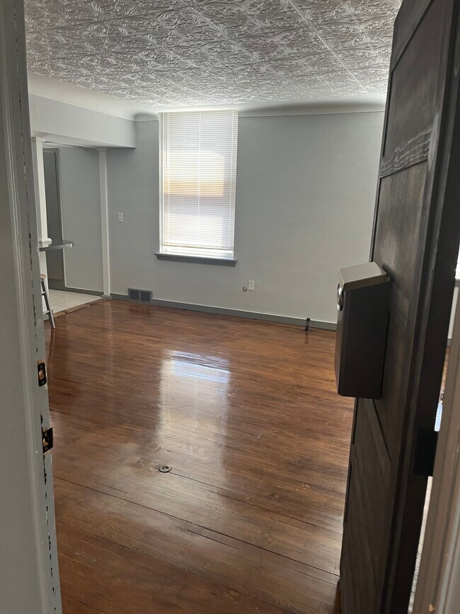 Sala de estar - 1415 Cass Ave